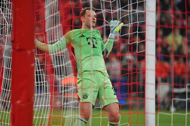 Manuel NEW Goalkeeper Bayern Muenchen hangs in net after conceding 1 2, Soccer Champions League,Season 2025 26, Quarterfinals FC Bayern Muenchen Real Madrid 4 3 on 15 04 2026 A L L I A N Z A R E N A