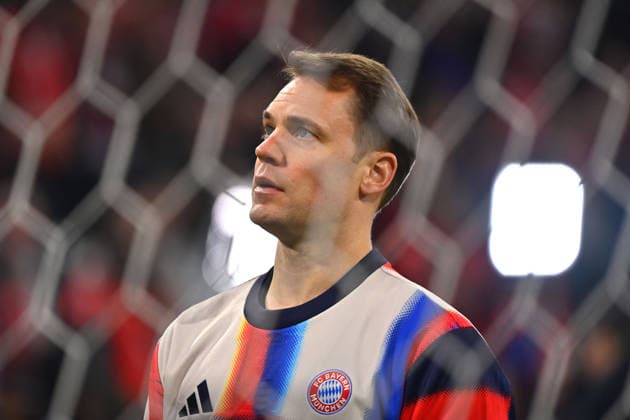 Manuel NEUER Goalkeeper Bayern Muenchen warming up behind goal net, action,single picture,cropped single motif,portrait,portrait,portrait soccer Champions League,season 2025 26, quarterfinal FC Bayern Muenchen Real Madrid 4 3 on 15 04 2026 A L L I A N Z A R E N A