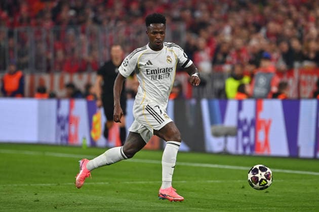 Vinicius JUNIOR Real Madrid , action,single action,single image,cropped image,full body shot,whole figure Football Champions League,season 2025 26, quarter final FC Bayern Muenchen Real Madrid 4 3 on 15 04 2026 A L L I A N Z A R E N A