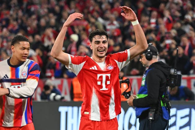 Final cheer Aleksandar PAVLOVIC Bayern Muenchen , cheering,joy,enthusiasm,action,single image,cropped single motif,half figure,half figure Football Champions League,season 2025 26, quarterfinal FC Bayern Muenchen Real Madrid 4 3 on 15 04 2026 A L L I A N Z A R E N A