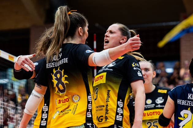 15 04 2026, GER, Volleyball, 1 Bl, Women, Season 25 26, Final PlayOff Best of 5 , VfB 91 Suhl Lotto Thueringen Dresdner SC Mackenzie Foley VfB 91 Suhl Lotto Thueringen , Roosa Laakkonen VfB 91 Suhl Lotto Thueringen 98527 Suhl Sporthalle Wolfsgrube Thüringen Germany