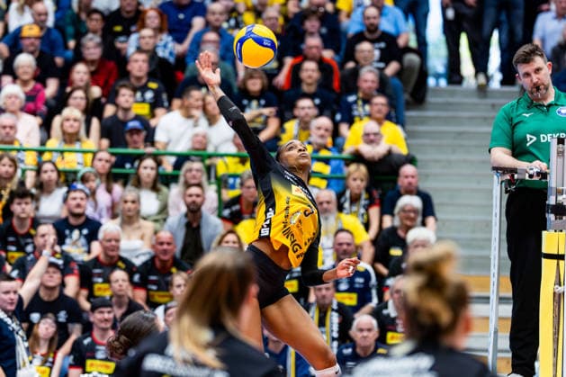 15 04 2026, GER, Volleyball, 1 Bl, Women, Season 25 26, Final PlayOff Best of 5 , VfB 91 Suhl Lotto Thueringen Dresdner SC Sanaa Dotson VfB 91 Suhl Lotto Thueringen 98527 Suhl Sporthalle Wolfsgrube Thüringen Germany