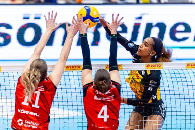 15 04 2026, GER, Volleyball, 1 Bl, Women, Season 25 26, Final PlayOff Best of 5 , VfB 91 Suhl Lotto Thueringen Dresdner SC Sanaa Dotson VfB 91 Suhl Lotto Thueringen , Amanda Siksna Dresdner SC , Emma Grome Dresdner SC 98527 Suhl Sporthalle Wolfsgrube Thüringen Germany
