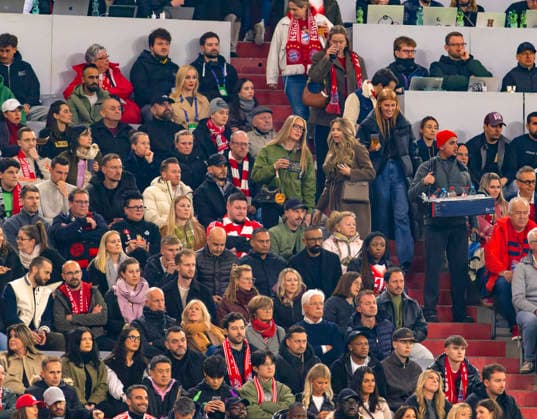 15 04 2026, Soccer UEFA Championsleague 2025 2026 quarterfinal second leg, FC Bayern Munich Real Madrid, in the Allianz Arena Munich, players wives in the stands, standing center in brown Anika Neuer, wife of goalkeeper Manuel Neuer FC Bayern Munich , left mother and father of Joshua Kimmich FC Bayern Munich