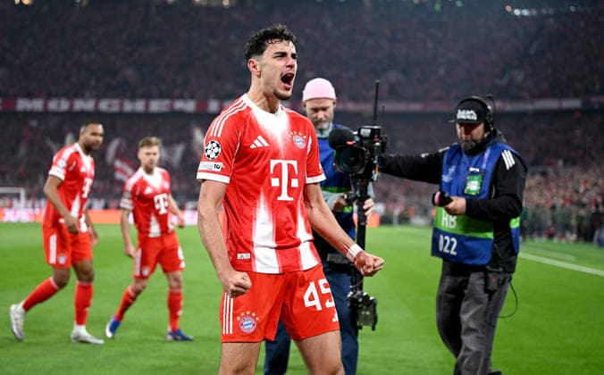 FUSSBALL CHAMPIONS LEAGUE SAISON 2025 2026 Viertelfinal Rueckspiel 15.04.2026 FC Bayern Muenchen - Real Madrid Jubel FC Bayern Muenchen nach dem Tor zum 1 - 1, Torschuetze Aleksandar Pavlovic *** FOOTBALL CHAMPIONS LEAGUE SEASON 2025 2026 Quarter-final second leg 15 04 2026 FC Bayern Muenchen Real Madrid FC Bayern Muenchen celebrating after the goal to make it 1 1, goal scorer Aleksandar Pavlovic