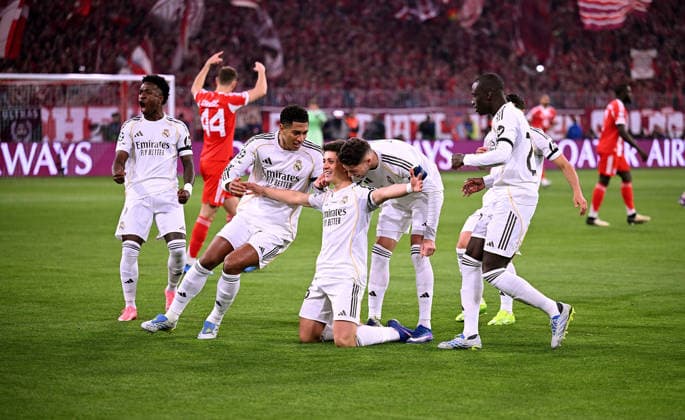 FOOTBALL CHAMPIONS LEAGUE SEASON 2025 2026 Quarter-final second leg 15 04 2026 FC Bayern Muenchen Real Madrid Celebration Real Madrid after the goal to 0 1, from left , Vinicius Junior, Jude Bellingham, goalkeeper Arda Gueler, Federico Valverde, Ferland Mendy