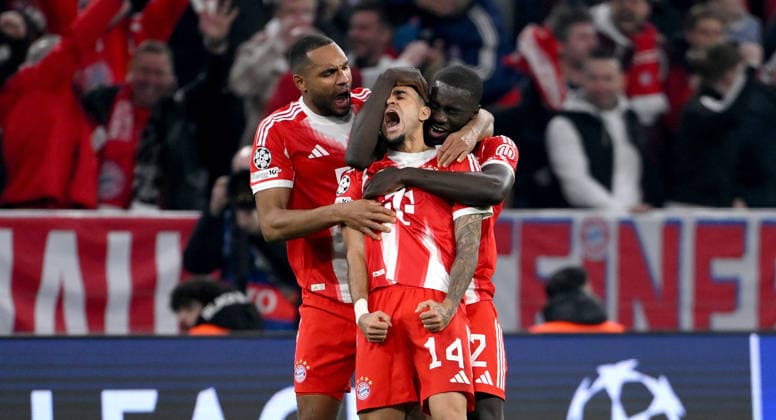 FOOTBALL CHAMPIONS LEAGUE SEASON 2025 2026 Quarter-final second leg 15 04 2026 FC Bayern Muenchen Real Madrid FC Bayern Muenchen celebrating after the goal for 3 3, from left , Jonathan Tah, goalkeeper Luis Diaz, Dayot Upamecano