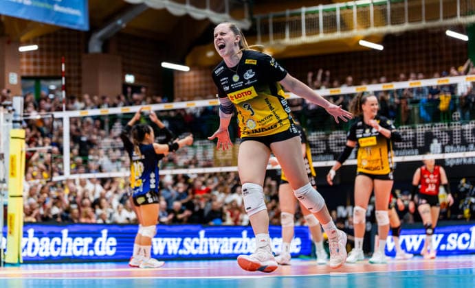 15 04 2026, GER, Volleyball, 1 Bl, Women, Season 25 26, Final PlayOff Best of 5 , VfB 91 Suhl Lotto Thueringen Dresdner SC Lara Nagels VfB 91 Suhl Lotto Thueringen cheering 98527 Suhl Sporthalle Wolfsgrube Thüringen Germany