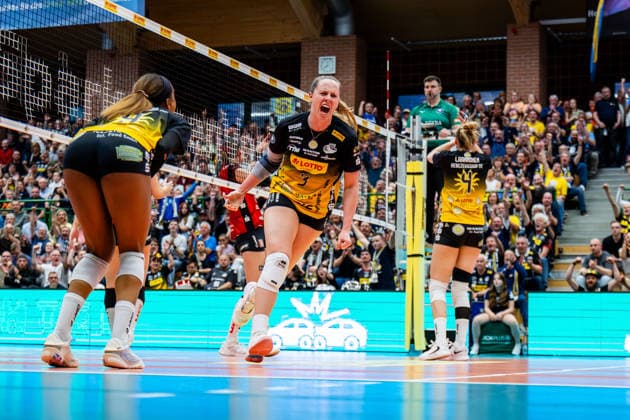 15 04 2026, GER, Volleyball, 1 Bl, Women, Season 25 26, Final PlayOff Best of 5 , VfB 91 Suhl Lotto Thueringen Dresdner SC Lara Nagels VfB 91 Suhl Lotto Thueringen cheering 98527 Suhl Sporthalle Wolfsgrube Thüringen Germany