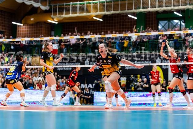 15 04 2026, GER, Volleyball, 1 Bl, Women, Season 25 26, Final PlayOff Best of 5 , VfB 91 Suhl Lotto Thueringen Dresdner SC Lara Nagels VfB 91 Suhl Lotto Thueringen cheering 98527 Suhl Sporthalle Wolfsgrube Thüringen Germany