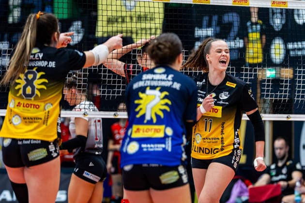 15 04 2026, GER, Volleyball, 1 Bl, Women, Season 25 26, Final PlayOff Best of 5 , VfB 91 Suhl Lotto Thueringen Dresdner SC Laura Berger VfB 91 Suhl Lotto Thueringen cheering 98527 Suhl Sporthalle Wolfsgrube Thüringen Germany