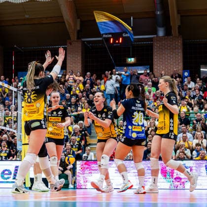 15 04 2026, GER, Volleyball, 1 Bl, Women, Season 25 26, Final PlayOff Best of 5 , VfB 91 Suhl Lotto Thueringen Dresdner SC Mackenzie Foley VfB 91 Suhl Lotto Thueringen , Monika Brancuska VfB 91 Suhl Lotto Thueringen , Lara Nagels VfB 91 Suhl Lotto Thueringen , Svea Naujack VfB 91 Suhl Lotto Thueringen , Xiang Chen Lai VfB 91 Suhl Lotto Thueringen 98527 Suhl Sporthalle Wolfsgrube Thüringen Germany