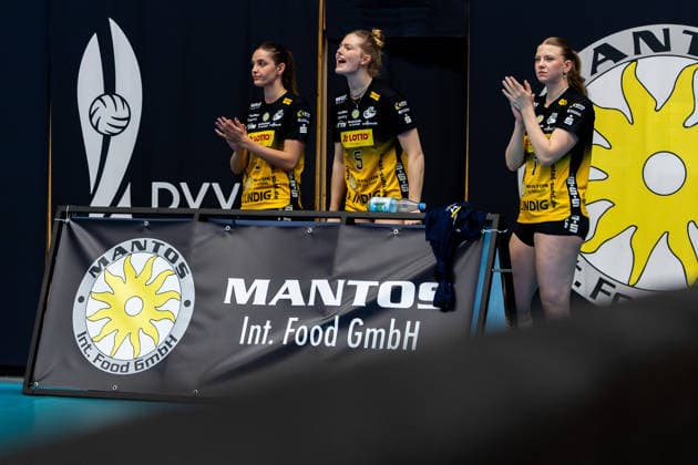 15 04 2026, GER, Volleyball, 1 Bl, Women, Season 25 26, Final PlayOff Best of 5 , VfB 91 Suhl Lotto Thueringen Dresdner SC Irene del Carmen Ramos Mencia VfB 91 Suhl Lotto Thueringen , Hannah Hartmann VfB 91 Suhl Lotto Thueringen , Svea Naujack VfB 91 Suhl Lotto Thueringen 98527 Suhl Sporthalle Wolfsgrube Thüringen Germany
