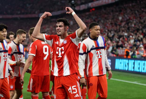 Football, men, Champions League, season 2025 2026, FC Bayern Munich Real Madrid, quarter-final second leg, Allianz Arena Aleksandar Pavlovic FC Bayern Munich cheers, cheer, emotion, shout, scream, joy
