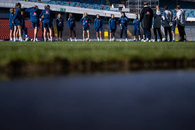 260416 Players and staff of the Swedish women s national football team during a training session on April 16, 2026 in Gothenburg Photo Mathias Bergeld BILDBYRAN code MB MB1364 fotboll football soccer fotball vm kval kval fifa womens world cup qualifier qualifier träning practice training sverige sweden dam bbeng women kvinner  Copyright: MATHIASxBERGELD BB260416MB001