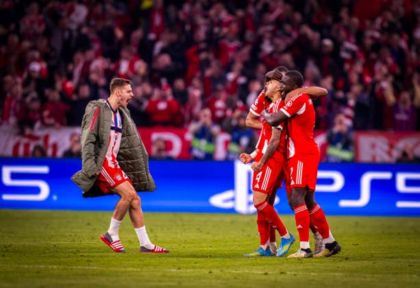 15 04 2026, Football UEFA Champions League 2025 2026 quarter-final second leg, FC Bayern Munich Real Madrid, in the Allianz Arena Munich, goal celebration from left Josip Stanisic Bayern Munich , Luis Diaz FC Bayern Munich , Dayot Upamecano FC Bayern Munich ,