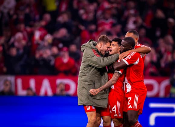 15 04 2026, Football UEFA Champions League 2025 2026 quarter-final second leg, FC Bayern Munich Real Madrid, in the Allianz Arena Munich, goal celebration from left Josip Stanisic Bayern Munich , Luis Diaz FC Bayern Munich , Jonathan Tah FC Bayern Munich , Dayot Upamecano FC Bayern Munich ,