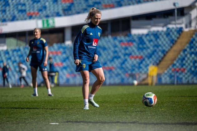260416 Rebecka Blomqvist of the Swedish women s national football team during a training session on April 16, 2026 in Gothenburg Photo Mathias Bergeld BILDBYRAN code MB MB1364 fotboll football soccer fotball vm kval kval fifa womens world cup qualifier qualifier träning practice training sverige sweden dam bbeng women kvinner  Copyright: MATHIASxBERGELD BB260416MB020