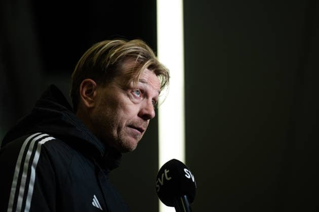 260416 Head coach Tony Gustavsson of Sweden of the Swedish women s national football team is interviewed in the mixed zone on April 16, 2026 in Gothenburg Photo Mathias Bergeld BILDBYRAN kod MB MB1364 fotboll football soccer fotball vm kval kval fifa womens world cup qualifier qualifier intervju interview sverige sweden dam bbeng women kvinner  Copyright: MATHIASxBERGELD BB260416MB060