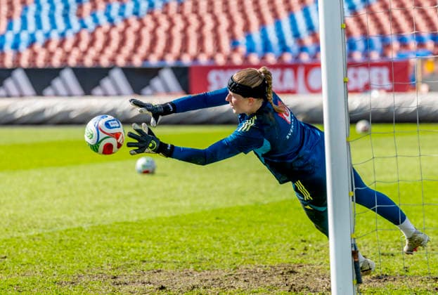 GOTHENBURG 20260416 Tove Enblom during Monday s training at Ullevi in Gothenburg ahead of Saturday s World Cup qualifying match against Serbia at the National Arena in Stockholm GÖTEBORG SWEDEN x9200x  Copyright: xAdamxIhse TTx TRAINING WOMEN S NATIONAL TEAM WORLD CUP QUALIFYING AGAINST SERBIA