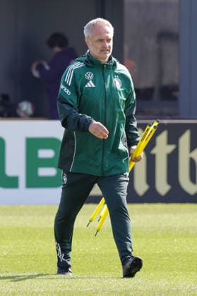 16 04 2026, xgrfx, Football DFB Media Dates, German Womens National Team Training v l Christian Wück German Womens National Team DFL DFB REGULATIONS PROHIBIT ANY USE OF PHOTOGRAPHS as IMAGE SEQUENCES and or QUASI VIDEO Herzogenaurach
