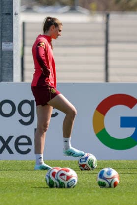 16 04 2026, xgrfx, Football DFB Media Dates, German Womens National Team Training v l Jule Brand German Womens National Team DFL DFB REGULATIONS PROHIBIT ANY USE OF PHOTOGRAPHS as IMAGE SEQUENCES and or QUASI VIDEO Herzogenaurach