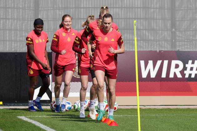 16 04 2026, xgrfx, Football DFB Media Dates, German Womens National Team Training f l Nicole Anyomi, Sjoeke Nüsken, Laura Freigang German Womens National Team DFL DFB REGULATIONS PROHIBIT ANY USE OF PHOTOGRAPHS as IMAGE SEQUENCES and or QUASI VIDEO Herzogenaurach