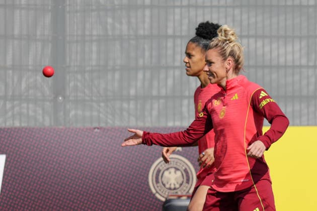 16 04 2026, xgrfx, Football DFB Media Dates, German Womens National Team Training v l Shekiera Martinez, Linda Dallmann German Womens National Team DFL DFB REGULATIONS PROHIBIT ANY USE OF PHOTOGRAPHS as IMAGE SEQUENCES and or QUASI VIDEO Herzogenaurach