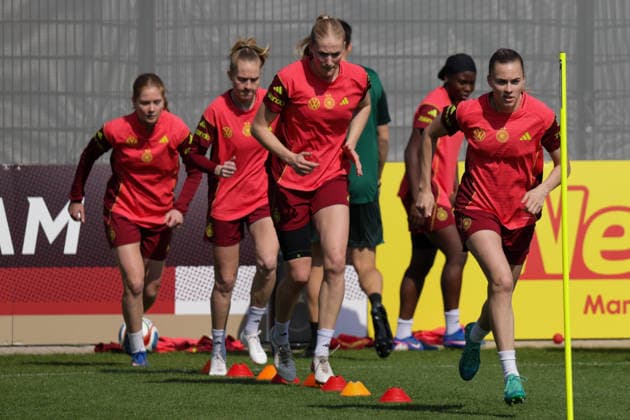 16 04 2026, xgrfx, Football DFB Media Dates, German Womens National Team Training f l Sjoeke Nüsken, Sarai Linder, Camilla Küver, Laura Freigang German Womens National Team DFL DFB REGULATIONS PROHIBIT ANY USE OF PHOTOGRAPHS as IMAGE SEQUENCES and or QUASI VIDEO Herzogenaurach