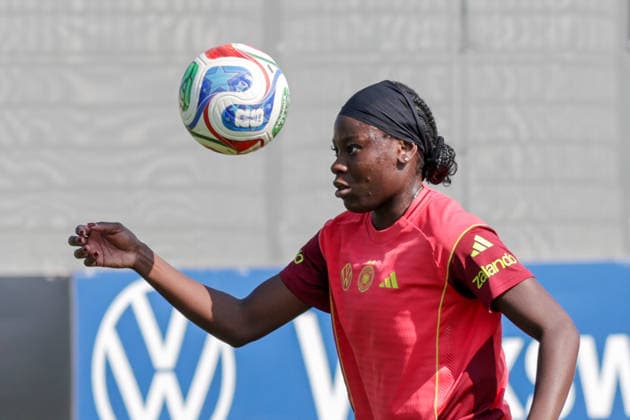 16 04 2026, xgrfx, Football DFB Media Dates, German Womens National Team Training v l Nicole Anyomi German Womens National Team DFL DFB REGULATIONS PROHIBIT ANY USE OF PHOTOGRAPHS as IMAGE SEQUENCES and or QUASI VIDEO Herzogenaurach