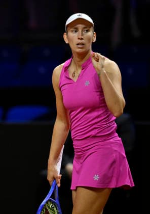 Elise Mertens BEL Jubel Freude Emotion Tennis Damen Porsche Cup Porsche Tennis Grand Prix GP Stuttgart 2026 Porsche Arena 11 19 04 2026 DFL REGULATIONS PROHIBIT ANY USE OF PHOTOGRAPHS AS IMAGE SEQUENCES AND OR QUASI VIDEO Tennis Damen Porsche Cup Porsche Tennis Grand Prix GP Stuttgart 2026
