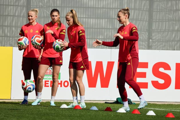 Herzogenaurach, Germany 16 April 2026 Preparation for the Womens World Cup Qualifier Austria vs Germany Training in Herzogenaurach In the picture from left Lea Schüller Schueller Germany , Jule Brand Germany , Vivien Endemann Germany and Sarai Linder Germany Copyright: HMBxMedia MadeleinexFantini