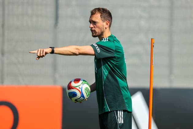 Herzogenaurach, Germany 16 April 2026 Preparation for the womens World Cup qualifier Austria vs. Germany Training in Herzogenaurach In the picture athletics trainer Julius Balsmeier Germany Copyright: HMBxMedia MadeleinexFantini