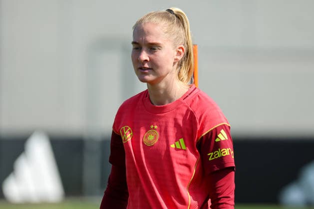 Herzogenaurach, Germany 16 April 2026 Preparation for the Womens World Cup qualifier Austria vs Germany Training in Herzogenaurach In the picture Janina Minge Germany Copyright: HMBxMedia MadeleinexFantini