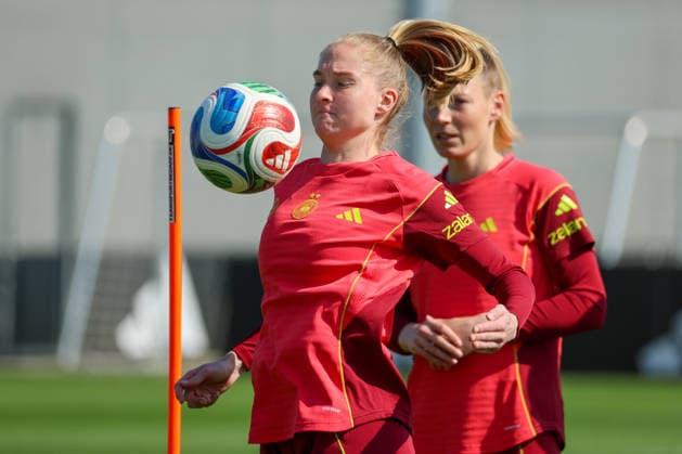 Herzogenaurach, Germany 16 April 2026 Preparation for the Womens World Cup qualifier Austria vs Germany Training in Herzogenaurach In the picture Janina Minge Germany Copyright: HMBxMedia MadeleinexFantini