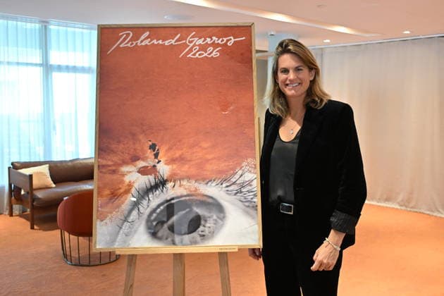 Roland Garros 2026 pre-tournament press conference, PK, Pressekonferenz PARIS, FRANCE - APRIL 16: Roland Garros tournament director Amelie Mauresmo poses next to the official Roland Garros 2026 poster during a pre-tournament press conference at Roland Garros Stadium in Paris, France, on April 16, 2026. Mustafa Yalcin Anadolu Paris France. Editorial use only. Please get in touch for any other usage.  Copyright: x2026xAnadoluxMustafaxYalcinx