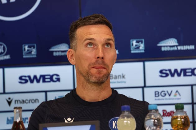 16 04 2026, xrekx, Fußball 2 Bundesliga , Karlsruher SC Pressekonferenz v l Christian Eichner Trainer Karlsruher SC DFL DFB REGULATIONS PROHIBIT ANY USE OF PHOTOGRAPHS as IMAGE SEQUENCES and or QUASI VIDEO Karlsruhe