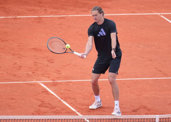 Alexander Zverev trains on an outdoor court, Training Copyright: xJuergenxHasenkopfx