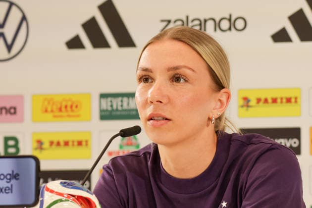 16 04 2026, xgrfx, Football DFB Media Dates, German Womens National Team Training v l Elisa Senß German Womens National Team DFL DFB REGULATIONS PROHIBIT ANY USE OF PHOTOGRAPHS as IMAGE SEQUENCES and or QUASI VIDEO Herzogenaurach