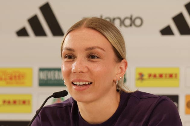 16 04 2026, xgrfx, Football DFB Media Dates, German Womens National Team Training v l Elisa Senß German Womens National Team DFL DFB REGULATIONS PROHIBIT ANY USE OF PHOTOGRAPHS as IMAGE SEQUENCES and or QUASI VIDEO Herzogenaurach