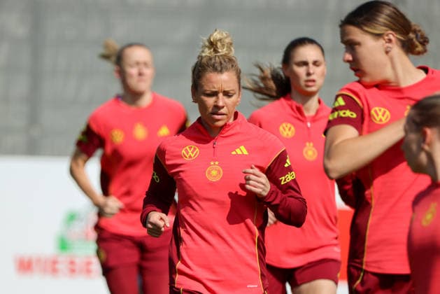 Herzogenaurach, Germany 16 April 2026 Preparation for the Womens World Cup qualifier Austria vs Germany Training in Herzogenaurach In the picture Linda Dallmann Germany Copyright: HMBxMedia MadeleinexFantini