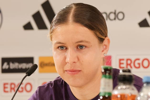 16 04 2026, xgrfx, Football DFB Media Dates, German Womens National Team Training v l Larissa Mühlhaus German Womens National Team DFL DFB REGULATIONS PROHIBIT ANY USE OF PHOTOGRAPHS as IMAGE SEQUENCES and or QUASI VIDEO Herzogenaurach