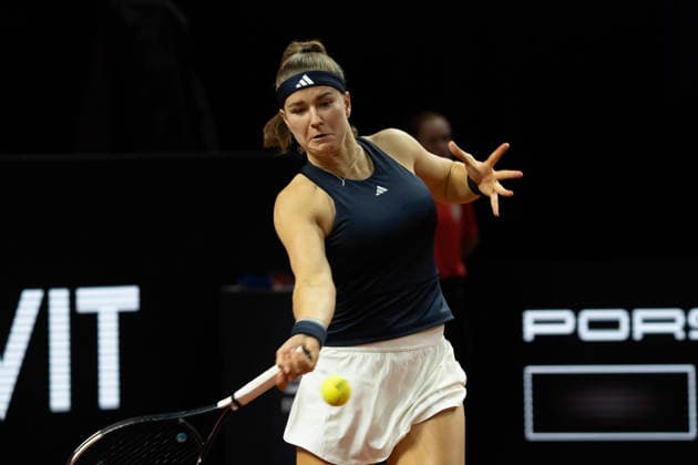 Karolina Muchova (CZE) im Bild am Ball, Aktion, GER, Karolina Muchova vs. Elise Mertens, Tennis, ATP, Tennis Herren Turnier, WTA, Tennis Damen 500, Porsche Tennis Grand-Prix, 15.04.2026, GER, Karolina Muchova vs. Elise Mertens, Tennis, ATP-Turnier, WTA 500, Porsche Tennis Grand-Prix, 15.04.2026, Stuttgart Copyright: xEibner-Pressefoto EdwardxCheungx EP_ECG