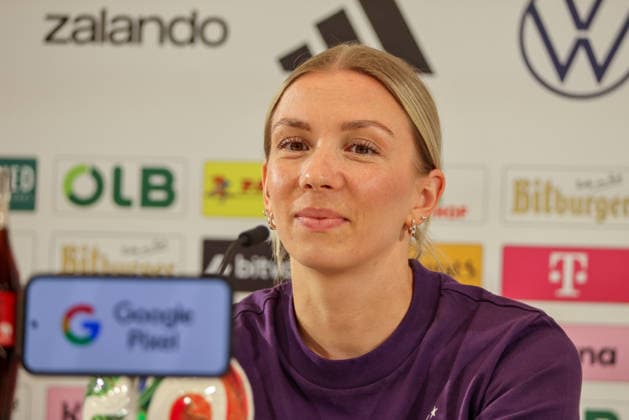 Herzogenaurach, Germany 16 April 2026 Preparation for the Womens World Cup qualifier Austria vs Germany Press conference in Herzogenaurach In the picture Elisa Senß Senss Germany at the press conference in Herzogenaurach Copyright: HMBxMedia MadeleinexFantini
