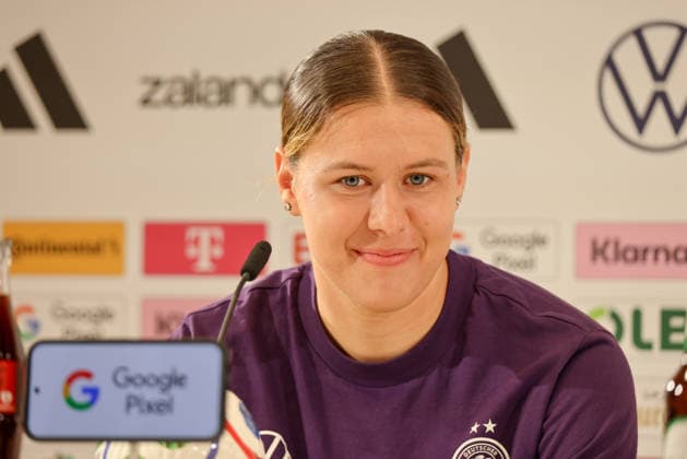 Herzogenaurach, Germany 16 April 2026 Preparation for the Womens World Cup qualifier Austria vs Germany Press conference in Herzogenaurach In the picture Larissa Mühlhaus Muehlhaus Germany at the press conference in Herzogenaurach Copyright: HMBxMedia MadeleinexFantini