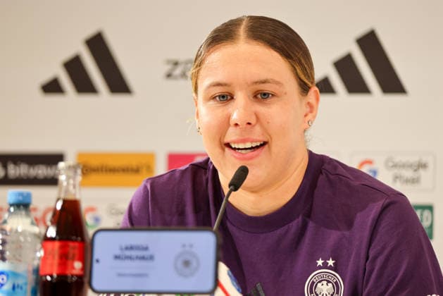 Herzogenaurach, Germany 16 April 2026 Preparation for the Womens World Cup qualifier Austria vs Germany Press conference in Herzogenaurach In the picture Larissa Mühlhaus Muehlhaus Germany at the press conference in Herzogenaurach Copyright: HMBxMedia MadeleinexFantini
