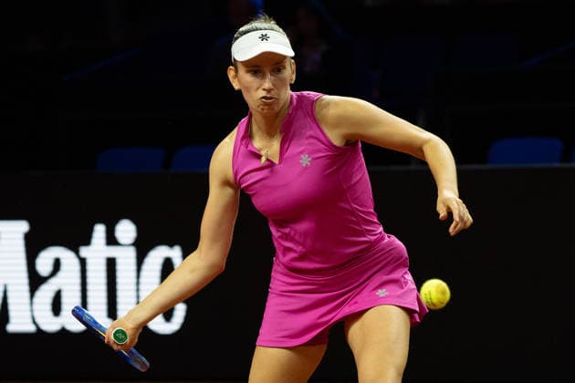 Elise Mertens BEL , on the ball, GER, Karolina Muchova vs Elise Mertens, Tennis, ATP Tournament, WTA 500, Porsche Tennis Grand Prix, 15 04 2026, GER, Karolina Muchova vs Elise Mertens, Tennis, ATP Tournament, WTA 500, Porsche Tennis Grand Prix, 15 04 2026, Stuttgart Copyright: xEibner-Pressefoto EdwardxCheungx EP_ECG