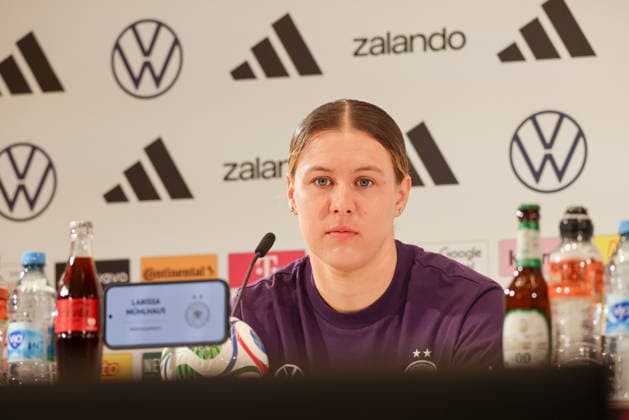Herzogenaurach, Germany 16 April 2026 Preparation for the Womens World Cup qualifier Austria vs Germany Press conference in Herzogenaurach In the picture Larissa Mühlhaus Muehlhaus Germany at the press conference in Herzogenaurach Copyright: HMBxMedia MadeleinexFantini