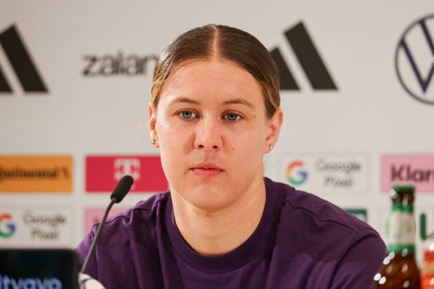 Herzogenaurach, Germany 16 April 2026 Preparation for the Womens World Cup qualifier Austria vs Germany Press conference in Herzogenaurach In the picture Larissa Mühlhaus Muehlhaus Germany at the press conference in Herzogenaurach Copyright: HMBxMedia MadeleinexFantini