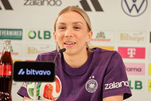 Herzogenaurach, Germany 16 April 2026 Preparation for the Womens World Cup qualifier Austria vs Germany Press conference in Herzogenaurach In the picture Elisa Senß Senss Germany at the press conference in Herzogenaurach Copyright: HMBxMedia MadeleinexFantini